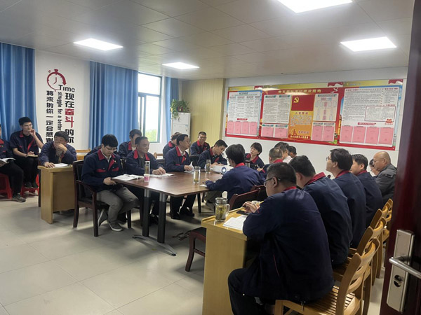 王伍升到建材研究室、建材公司調(diào)研